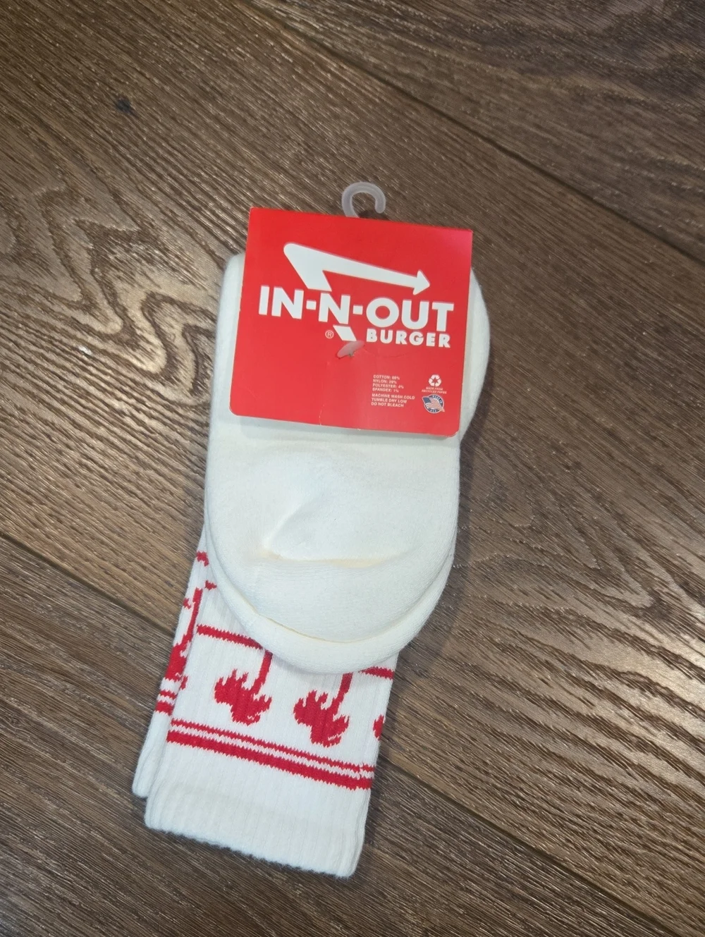 NWT IN N OUT DRINK CUP SOCKS... #8150